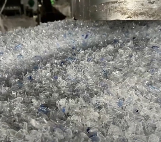Planta de lavado de escamas de PET de gran tamaño de 100 toneladas/día, duplicando la capacidad con un costo de mano de obra reducido en un 60 %