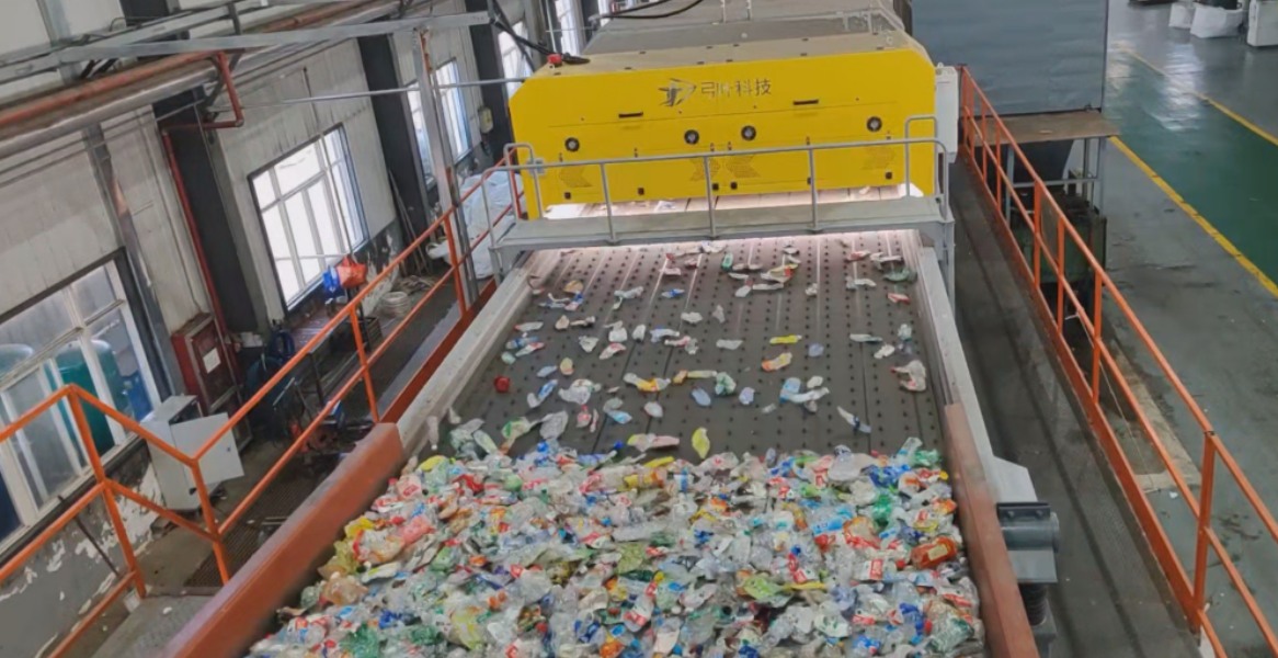 Proyecto de clasificación de botellas de plástico para la línea de lavado de copos
