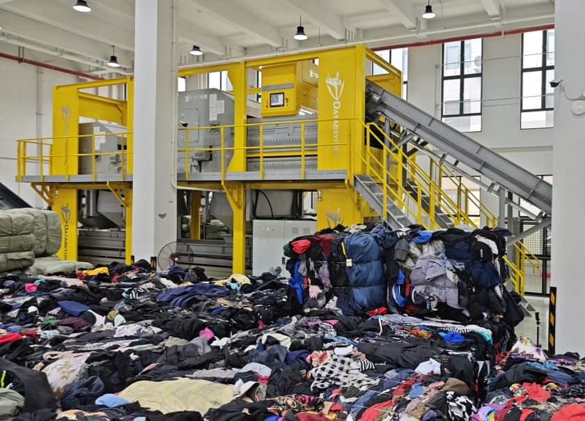Databeyond Technology es pionera en la primera línea de clasificación de residuos textiles totalmente automatizada de China
